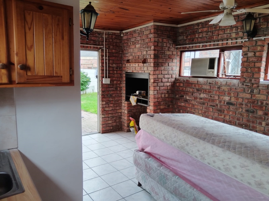 3 Bedroom Property for Sale in Swartkops Eastern Cape